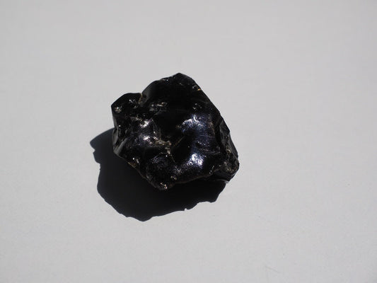 Obsidienne : histoire, vertus et secrets en lithothérapie 🌑