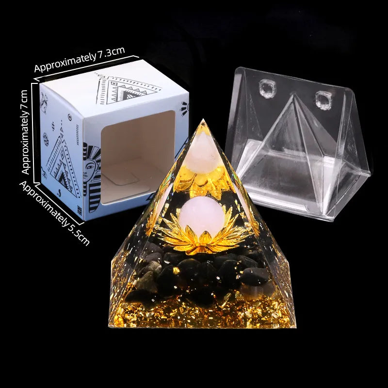 Boîte de présentation pour petite pyramide Lotus doré en pierres naturelles – sphère en pierre énergétique et base en obsidienne – emballage cadeau raffiné – Aura Cristal