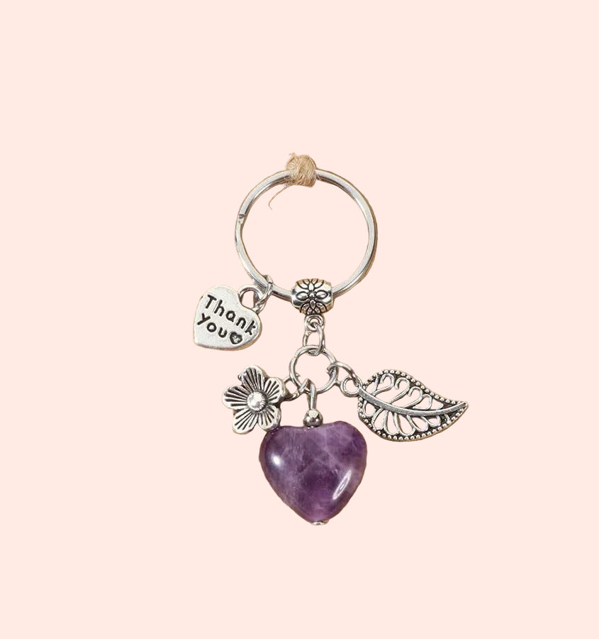 Porte-clés cœur en améthyste naturelle – pierre de sérénité et de sagesse intérieure – Aura Cristal