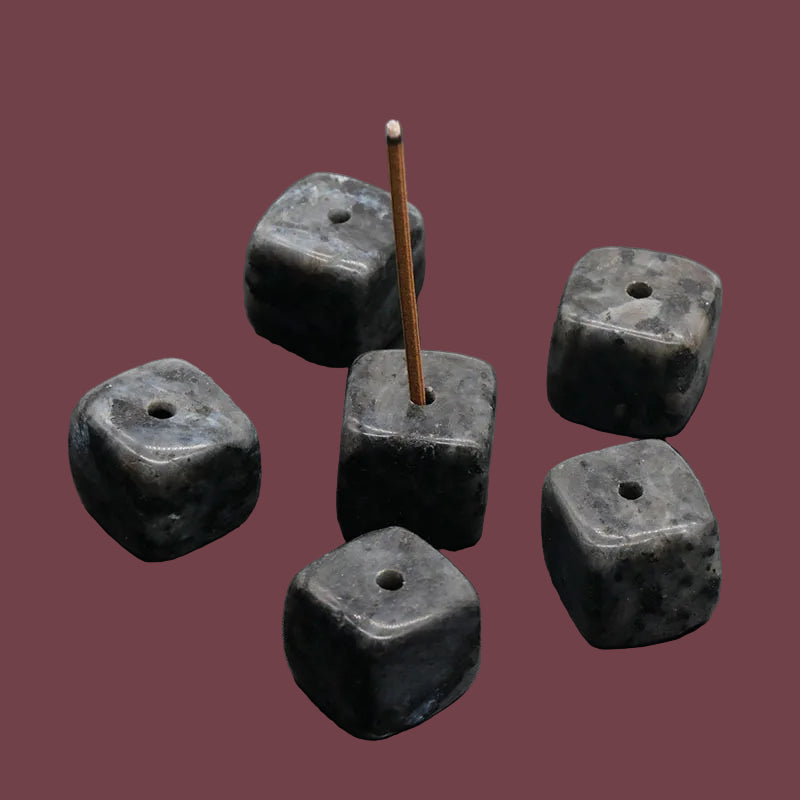 Porte-encens en larvikite naturelle – pierre de protection et de discernement – Aura Cristal