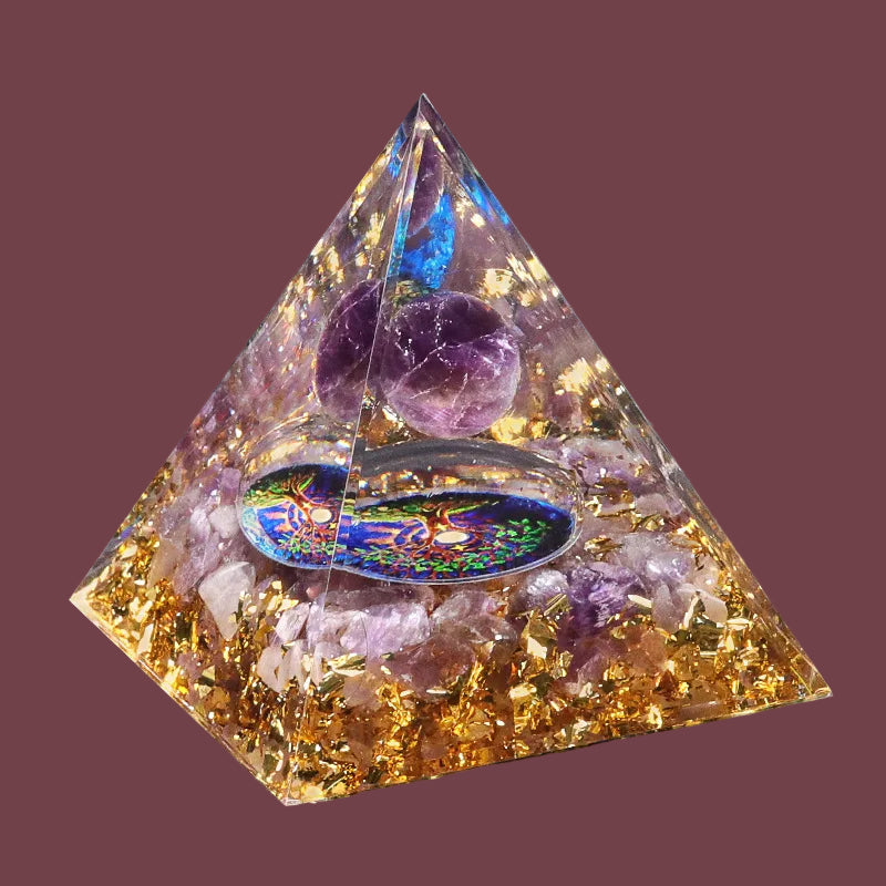 Pyramide orgonite en améthyste avec boule en pierre naturelle et éclats dorés – protection, sérénité et purification énergétique – Aura Cristal