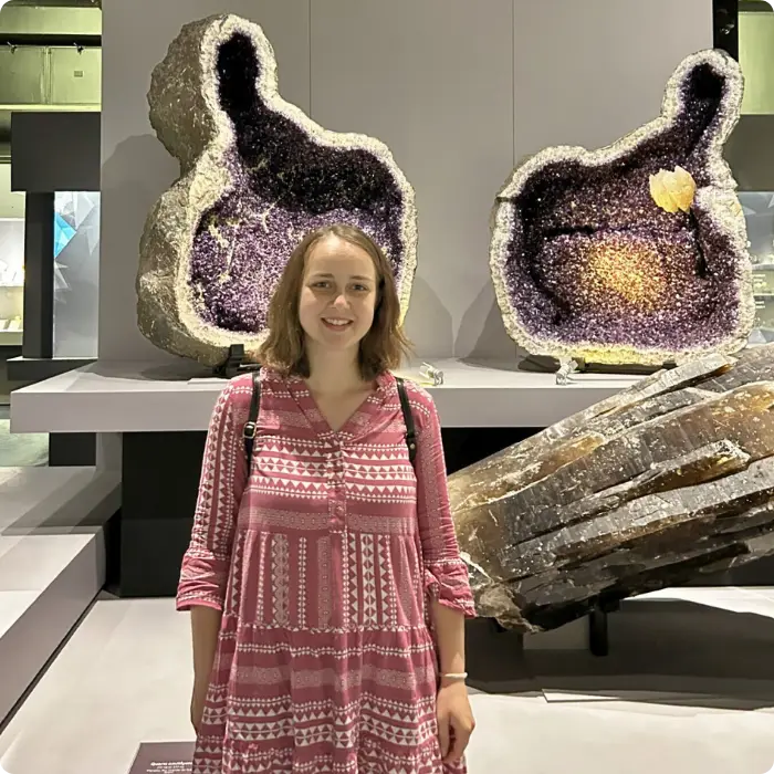 Portrait de Tania, fondatrice d’Aura Cristal, passionnée de lithothérapie et d’énergie spirituelle.
