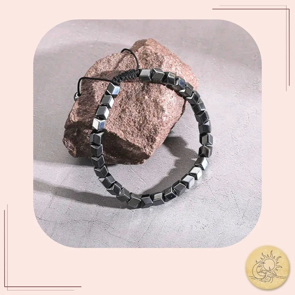 Bracelet Hématite naturelle – perles en forme de flèche naturelle – énergie, force et élégance masculine – Aura Cristal