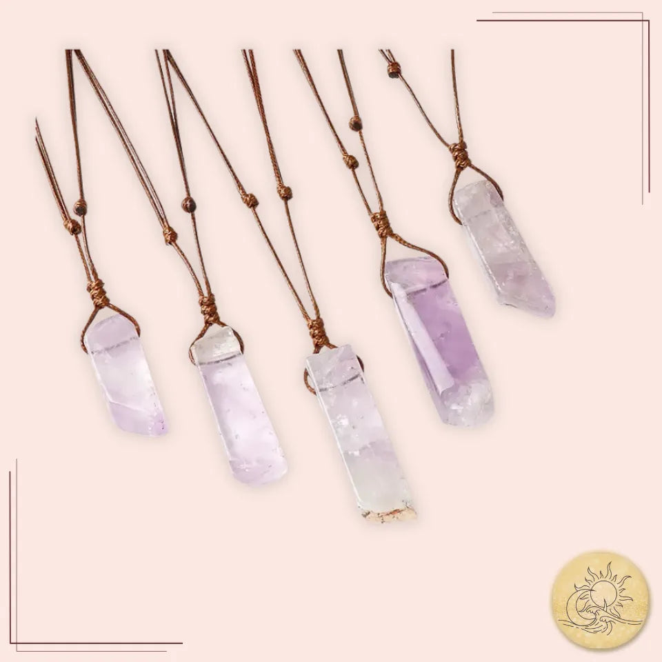 Collier cordon en pierre naturelle d’Améthyste claire, pendentif rectangulaire poli violet pâle, bijou apaisant et spirituel Aura Cristal.