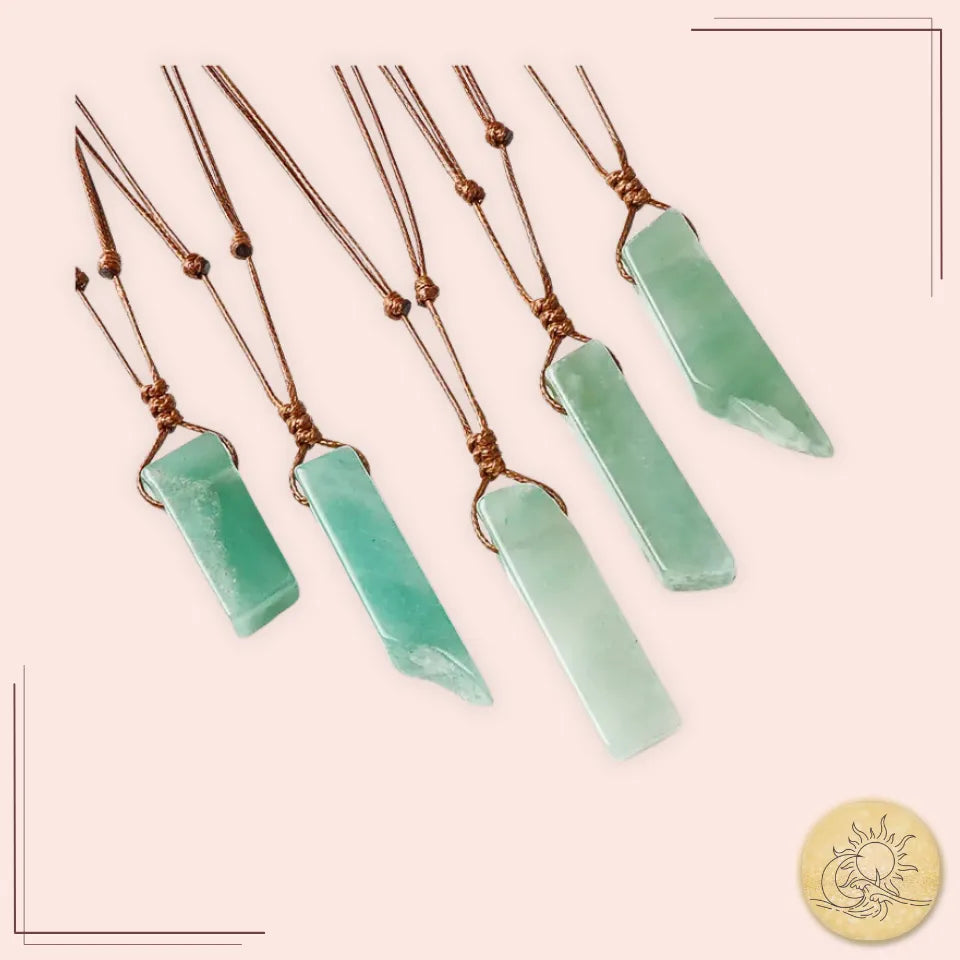 Collier cordon en pierre naturelle d’Aventurine verte, pendentif rectangulaire poli, bijou de chance et d’harmonie émotionnelle Aura Cristal.