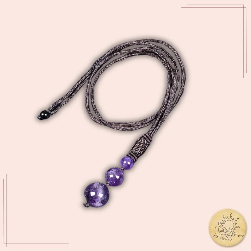 Collier pendentif composé de 3 perles rondes en Améthyste, pierre naturelle taillée et polie, monté sur cordon noir tressé, bijou spirituel favorisant la paix intérieure et la clarté mentale Aura Cristal.