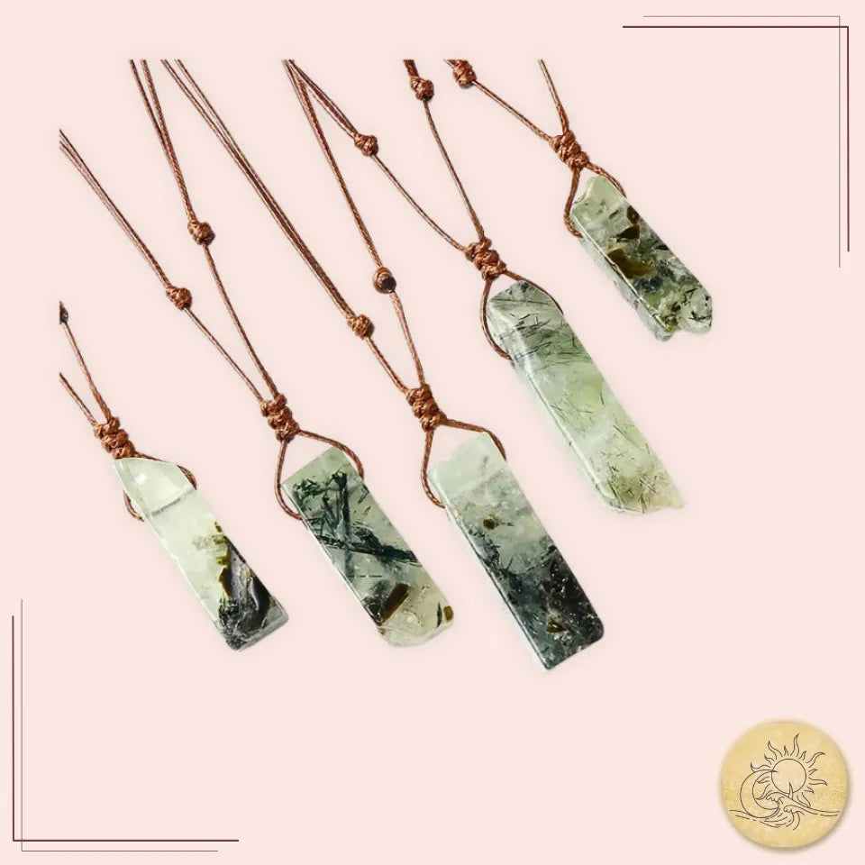 Collier cordon en pierre naturelle de Préhnite, pendentif rectangulaire poli vert pâle, bijou de sérénité et de guérison intérieure Aura Cristal.