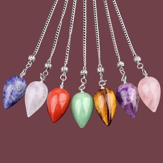 Pendules en pierres naturelles de différentes couleurs – formes gouttes pour la divination, la méditation et l’harmonisation énergétique – Aura Cristal